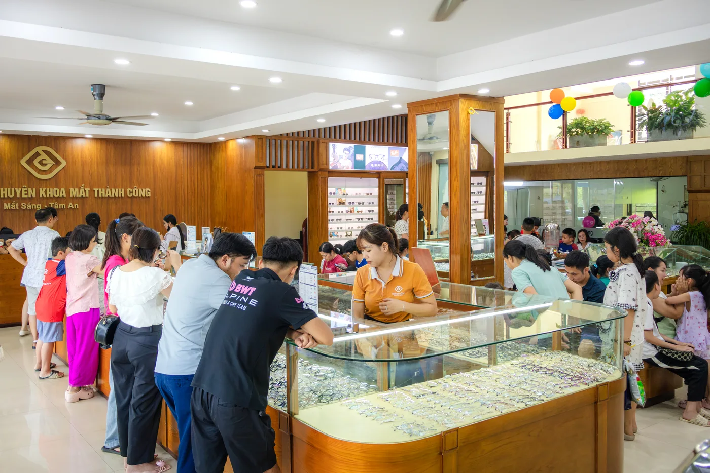 Khu vực tư vấn kính