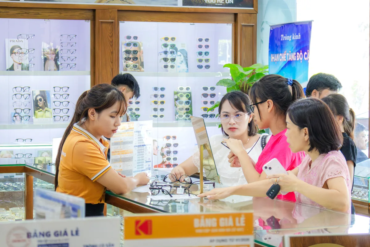 Kính mắt Thành Công